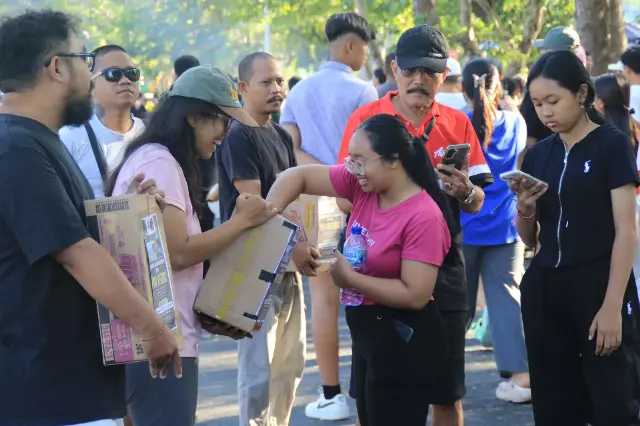 Dua Hari Turun ke Jalan, Jurnalis Bali Kumpulkan Hampir Rp 9 Juta untuk Flores