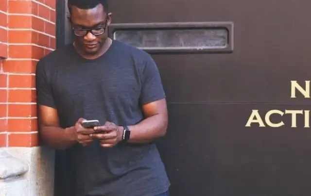 5 Zodiak yang Paling Suka Nunda Bales Chat Padahal Online