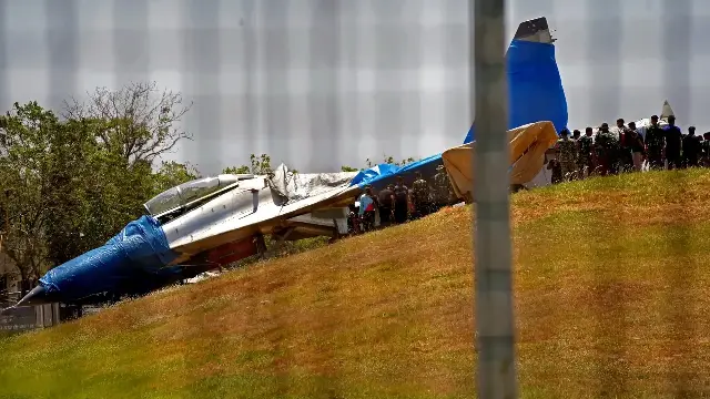 Sukhoi Su-30 MK2 Tergelincir di Bandara Sultan Hasanuddin Makassar