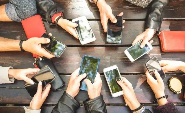Tren Ponsel Premium Melesat Global, Bali Ikut Terseret Gengsi iPhone