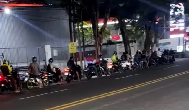 Antrean Pertalite Mengular di SPBU Bali, Warga Terpaksa Beli Pertamax