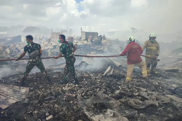 Api Melahap Bangunan Semi Permanen di Sunset Road, 62 Warga Terpaksa Mengungsi ke Mushala