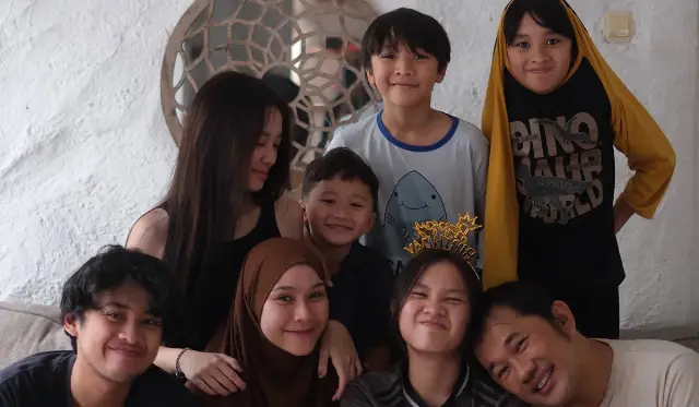 Anak Zaskia Adya Mecca Sekolah Online Lagi, Justru Ingatkan Dia pada Anak-Anak di Flores yang Rindu Bangku Sekolah
