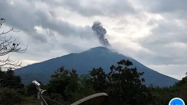 Gunung Ile Lewotolok Kembali Meletus Sore Ini, Aliran Lava Kini Mendekati Kampung Adat Lewohala