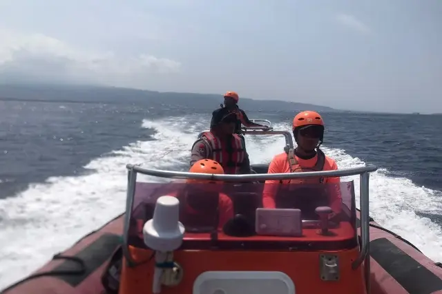 Sampan Pecah usai Tabrak Kayu, Nelayan Jembrana Hilang di Perairan Pulukan