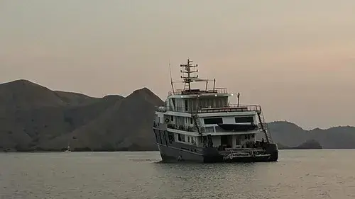 Sembilan Jam Terjebak Karang di Gili Lawa, Kapal Pesiar Kailana Akhirnya Bebas